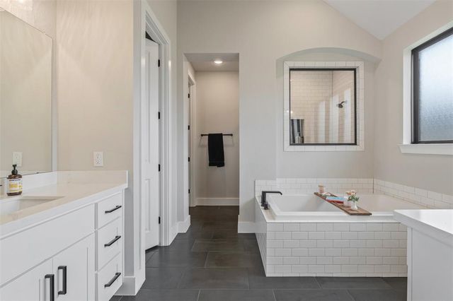 240 Lookout Ridge Drive, Montgomery, TX 77316