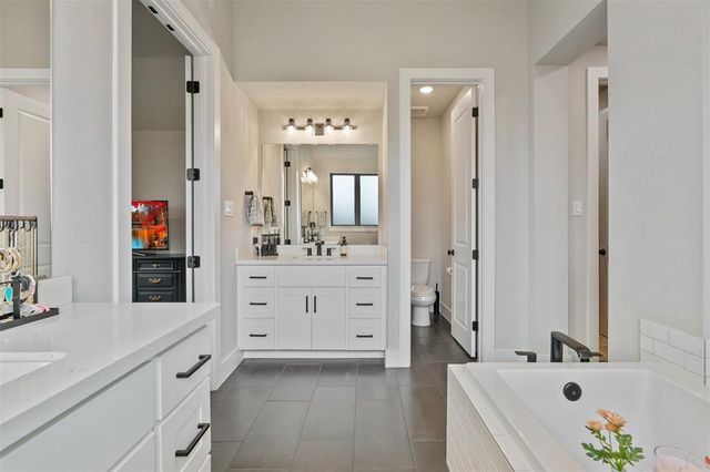 240 Lookout Ridge Drive, Montgomery, TX 77316
