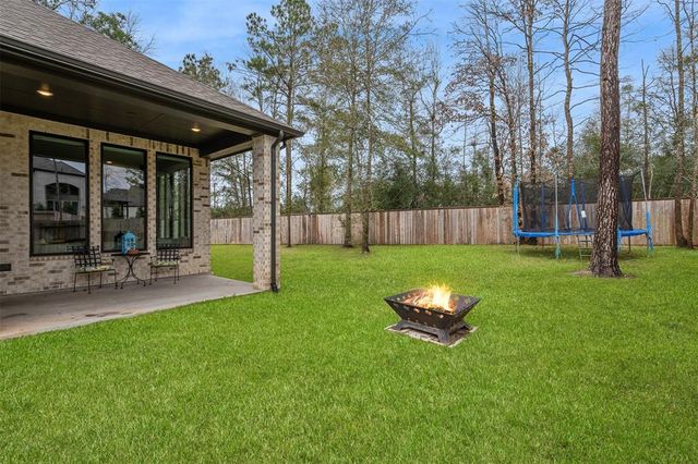 240 Lookout Ridge Drive, Montgomery, TX 77316