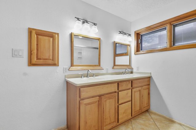 8912 Cherry Hills Road NE, Albuquerque, NM 87111