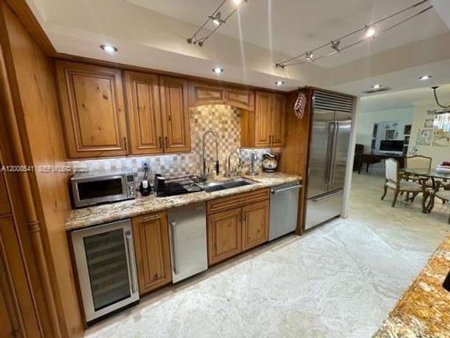 1121 Crandon Blvd D903, Key Biscayne, FL 33149