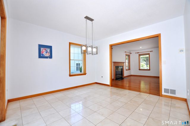 24 Wintonbury Drive, Farmington, CT 06032
