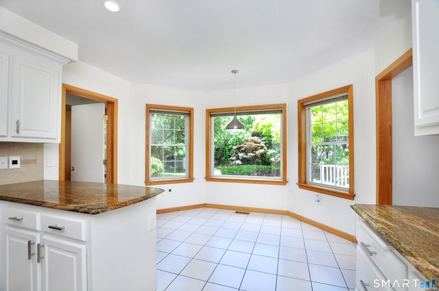 24 Wintonbury Drive, Farmington, CT 06032