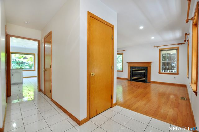24 Wintonbury Drive, Farmington, CT 06032