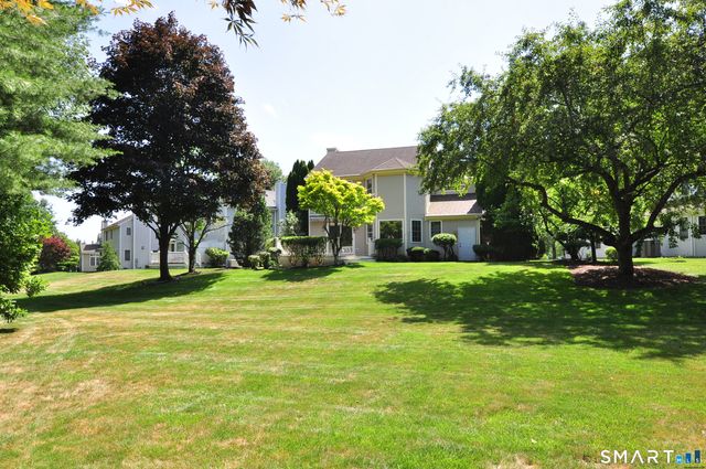 24 Wintonbury Drive, Farmington, CT 06032