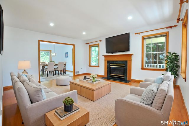 24 Wintonbury Drive, Farmington, CT 06032