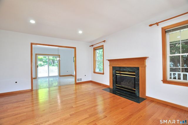 24 Wintonbury Drive, Farmington, CT 06032