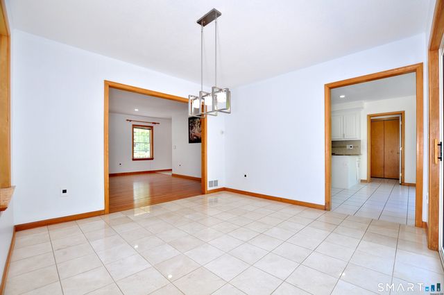 24 Wintonbury Drive, Farmington, CT 06032