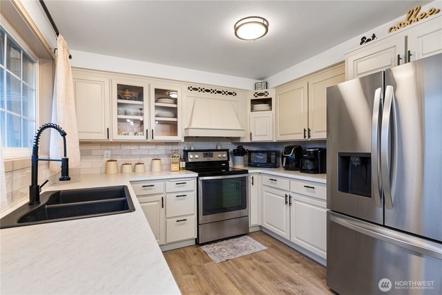 882 SW McCrohan Street, Oak Harbor, WA 98277