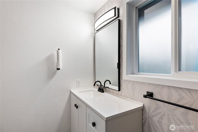 882 SW McCrohan Street, Oak Harbor, WA 98277