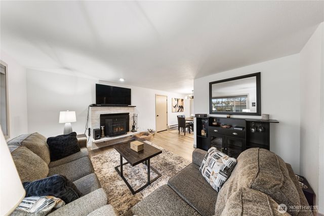 882 SW McCrohan Street, Oak Harbor, WA 98277