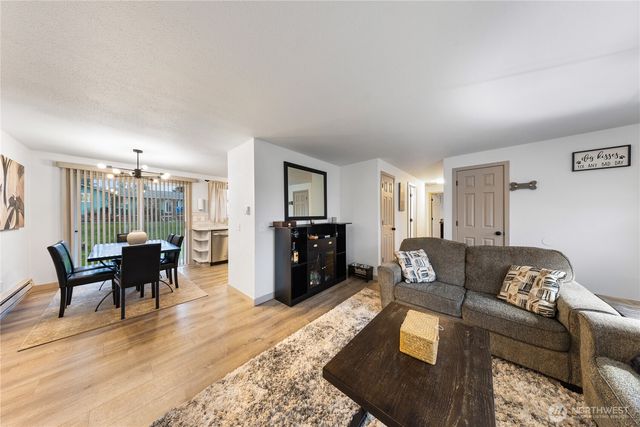 882 SW McCrohan Street, Oak Harbor, WA 98277