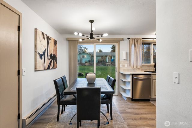 882 SW McCrohan Street, Oak Harbor, WA 98277