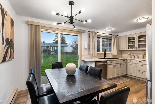 882 SW McCrohan Street, Oak Harbor, WA 98277