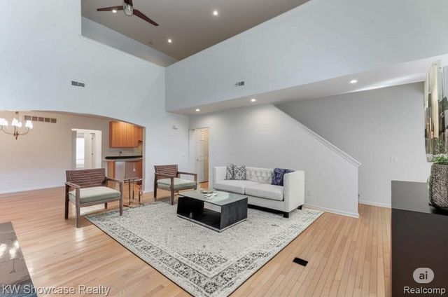 138 Tiffany Lane, Royal Oak, MI 48067