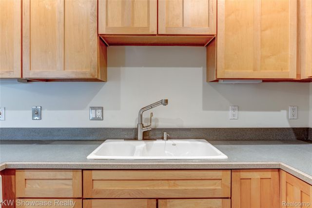 138 Tiffany Lane, Royal Oak, MI 48067