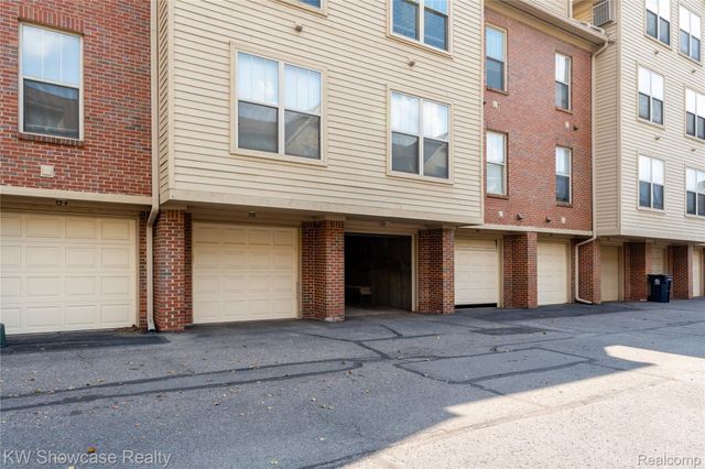 138 Tiffany Lane, Royal Oak, MI 48067