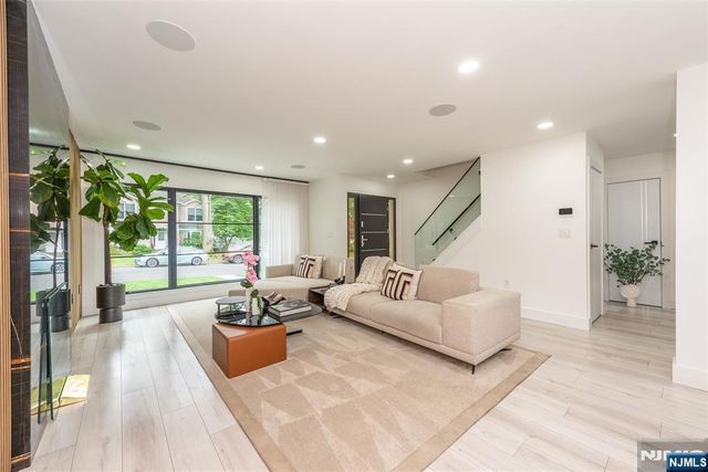 920 Phelps Road, Teaneck, NJ 07666