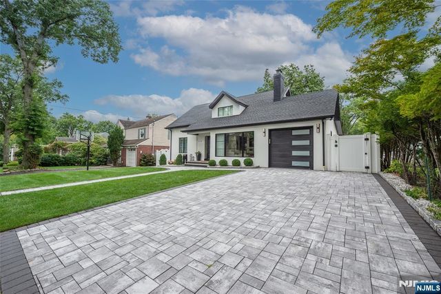 920 Phelps Road, Teaneck, NJ 07666