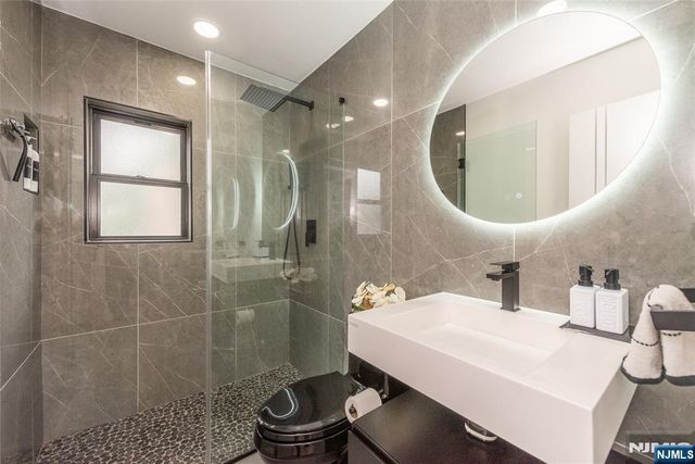 920 Phelps Road, Teaneck, NJ 07666
