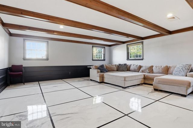 1000 SMALLBROOK LN, York, PA 17403