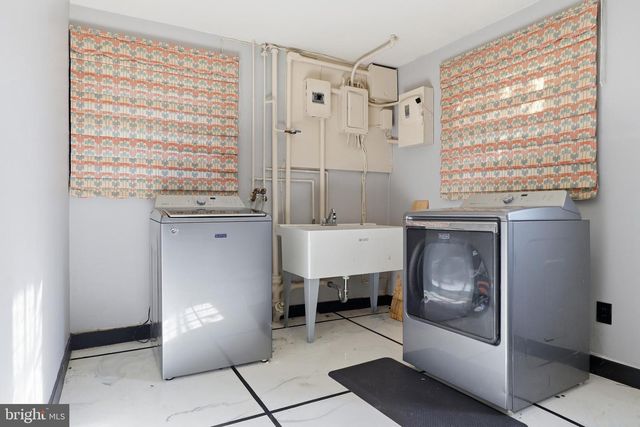 1000 SMALLBROOK LN, York, PA 17403