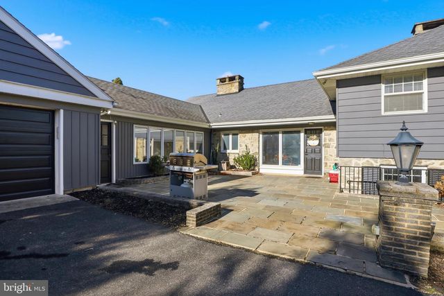 1000 SMALLBROOK LN, York, PA 17403