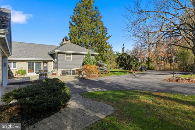 1000 SMALLBROOK LN, York, PA 17403