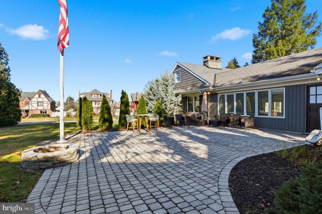 1000 SMALLBROOK LN, York, PA 17403