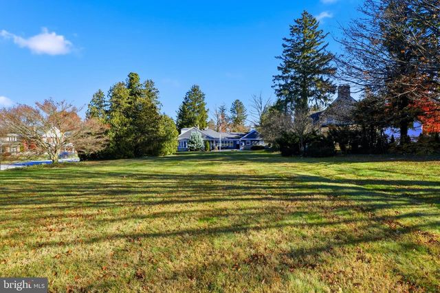 1000 SMALLBROOK LN, York, PA 17403