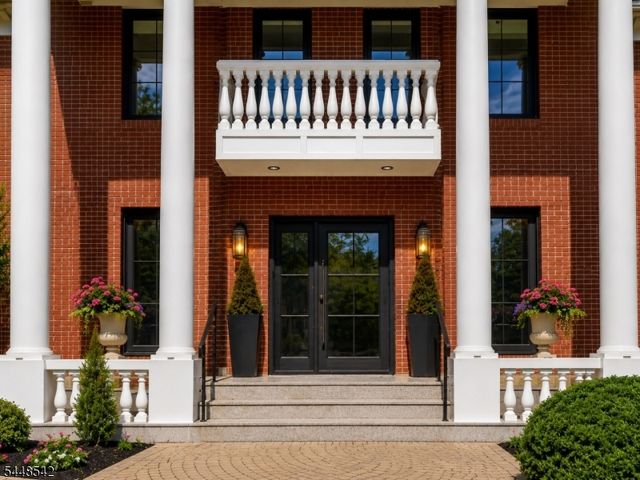 60 Brookside Dr, Upper Saddle River Boro, NJ 07458
