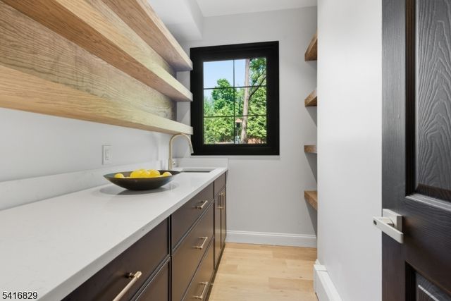 60 Brookside Dr, Upper Saddle River Boro, NJ 07458