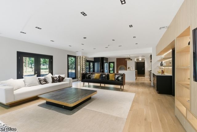 60 Brookside Dr, Upper Saddle River Boro, NJ 07458