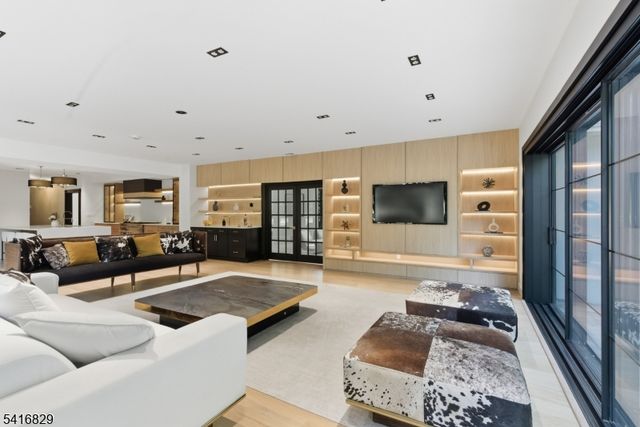 60 Brookside Dr, Upper Saddle River Boro, NJ 07458