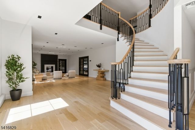 60 Brookside Dr, Upper Saddle River Boro, NJ 07458