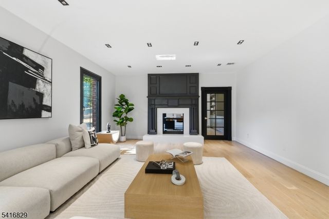 60 Brookside Dr, Upper Saddle River Boro, NJ 07458