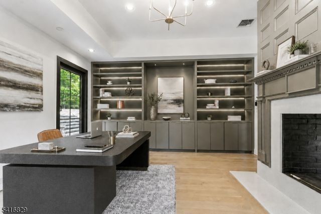 60 Brookside Dr, Upper Saddle River Boro, NJ 07458