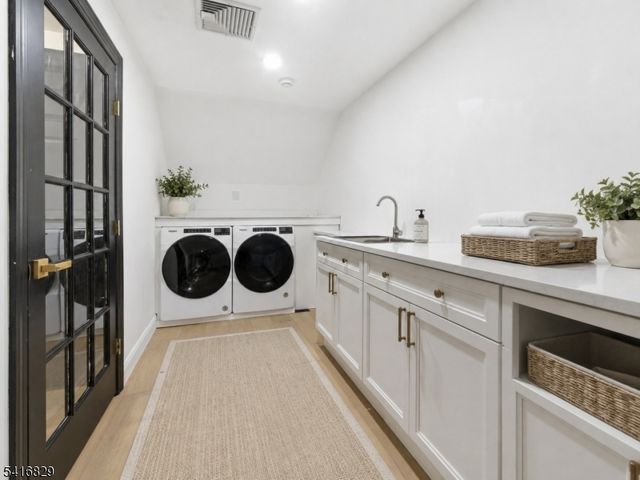 60 Brookside Dr, Upper Saddle River Boro, NJ 07458