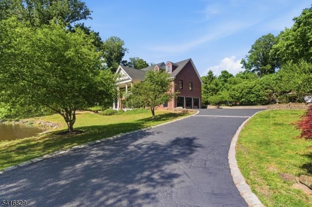 60 Brookside Dr, Upper Saddle River Boro, NJ 07458