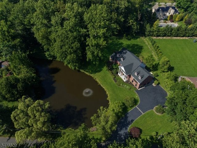 60 Brookside Dr, Upper Saddle River Boro, NJ 07458
