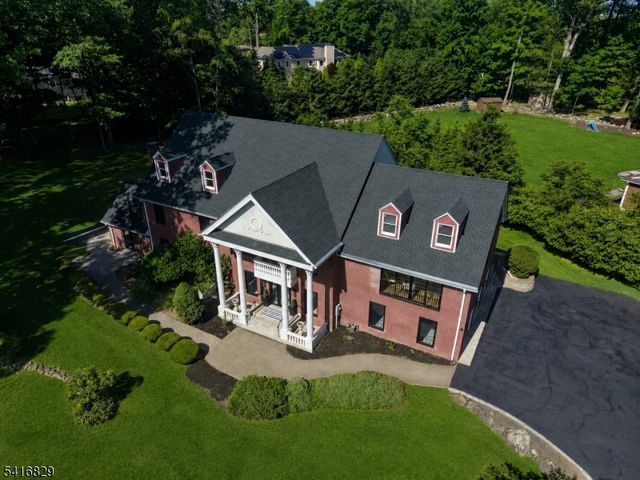60 Brookside Dr, Upper Saddle River Boro, NJ 07458