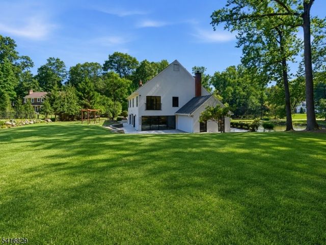 60 Brookside Dr, Upper Saddle River Boro, NJ 07458