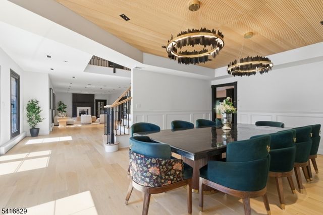 60 Brookside Dr, Upper Saddle River Boro, NJ 07458