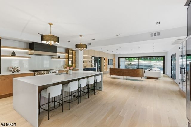 60 Brookside Dr, Upper Saddle River Boro, NJ 07458
