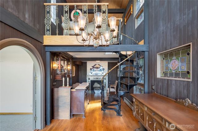 3653 W Commodore Way, Seattle, WA 98199