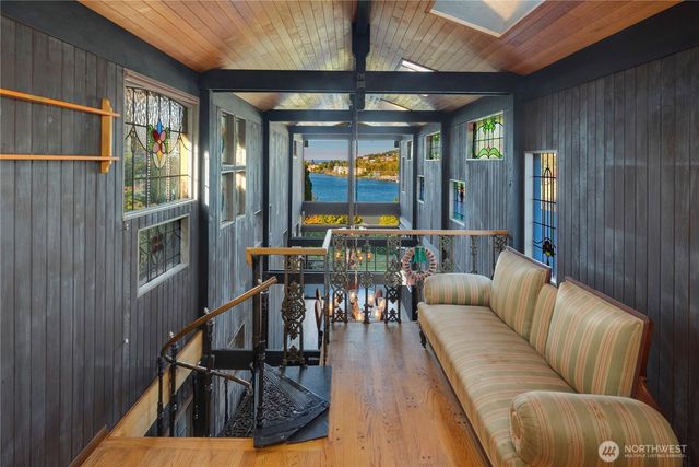 3653 W Commodore Way, Seattle, WA 98199