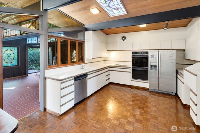 3653 W Commodore Way, Seattle, WA 98199