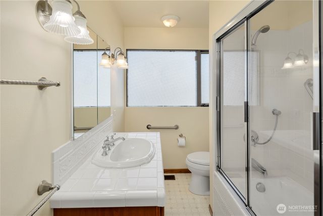 3653 W Commodore Way, Seattle, WA 98199