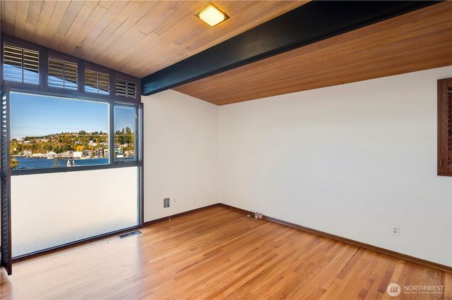 3653 W Commodore Way, Seattle, WA 98199