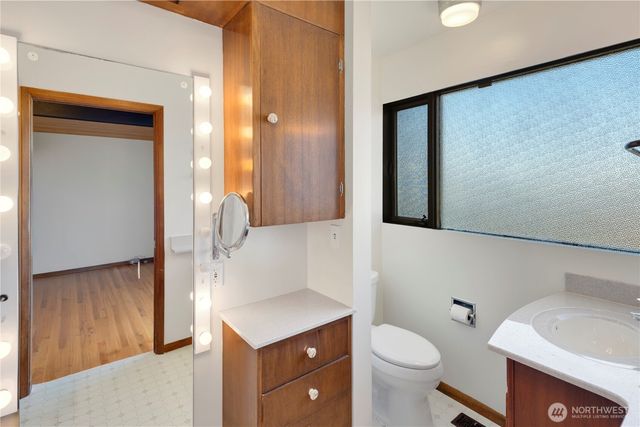 3653 W Commodore Way, Seattle, WA 98199